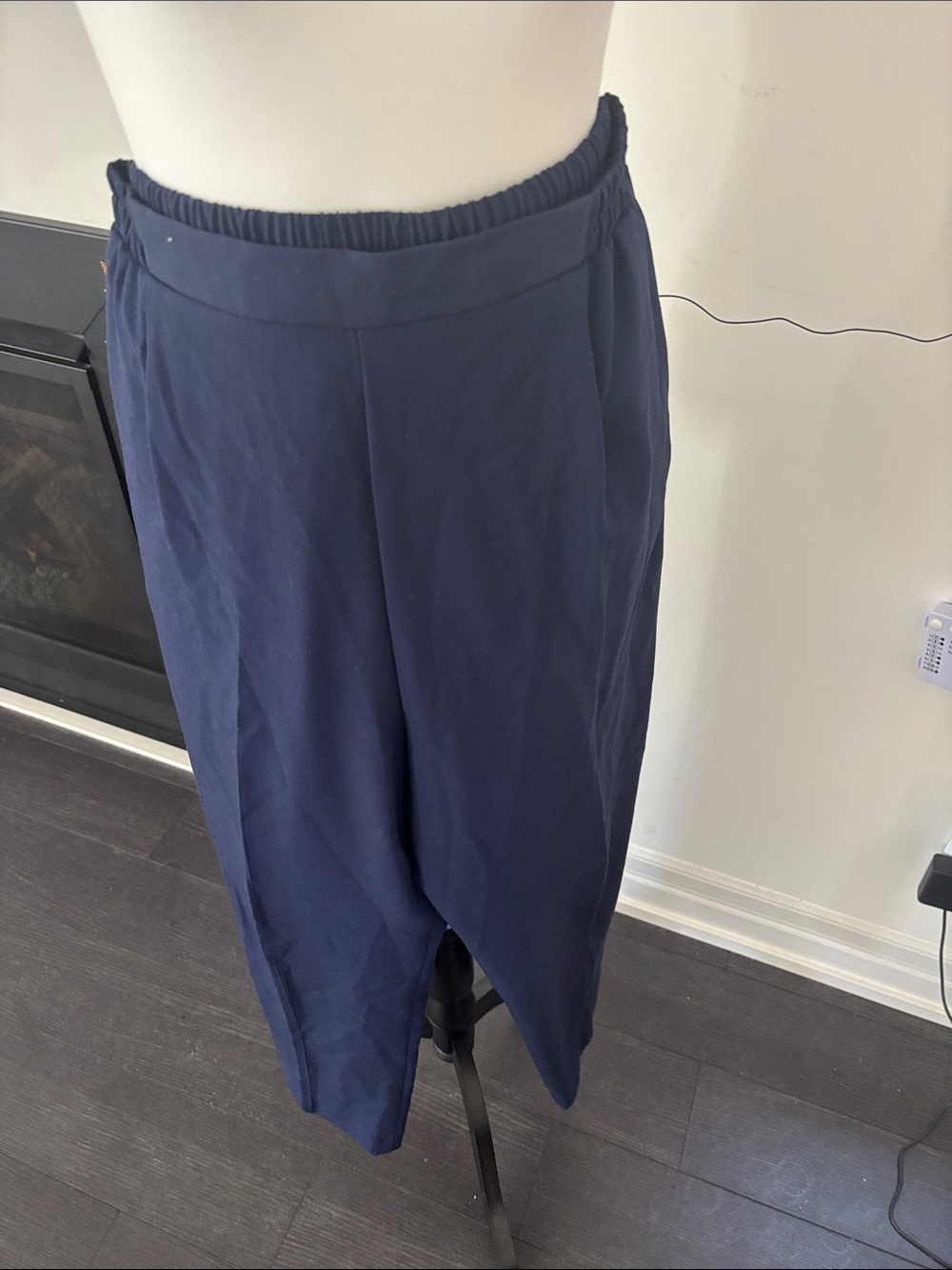 TanJay Navy Elastic Waist Cropped Pants